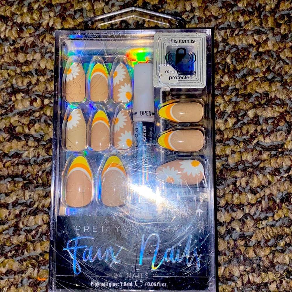 Pretty Women Faux Nails